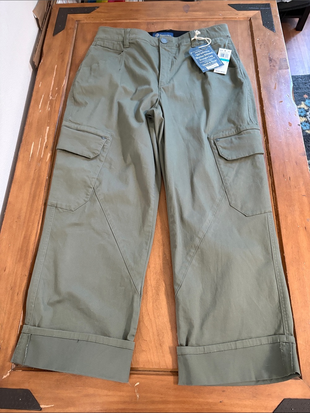 Democracy NWT AbSolution Skyrise Relaxed Straight Leg Olive Cargo Pants Size 16